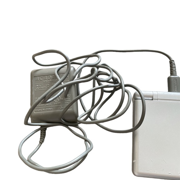 Nintendo DS LiteLaunch Edition Silver Handheld System With 5 Games in Cases - Picture 2 of 16